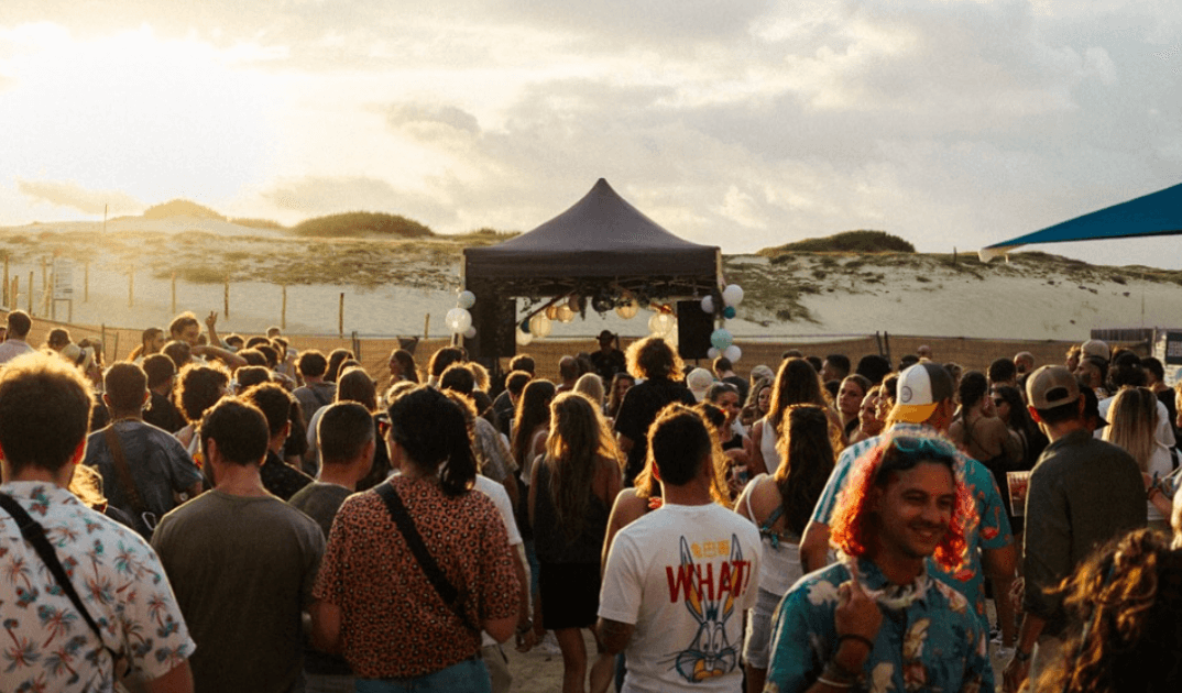 Ambiance festival et littoral des Landes en été